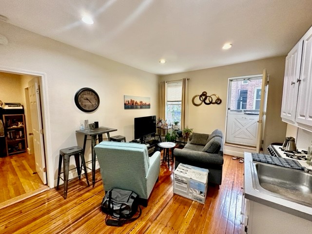 1 bed, 1 bath apartment for rent at 24 Hull St Unit 2R, North End — photo 3 of 23