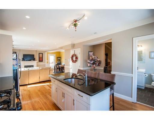 3 bed, 1.5 bath apartment for rent at 163 H St Unit 2, South Boston — photo 4 of 28
