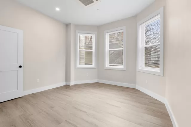 4 bed, 4+ bath apartment for rent at 135 Harrishof St Unit 1, Roxbury — photo 3 of 6