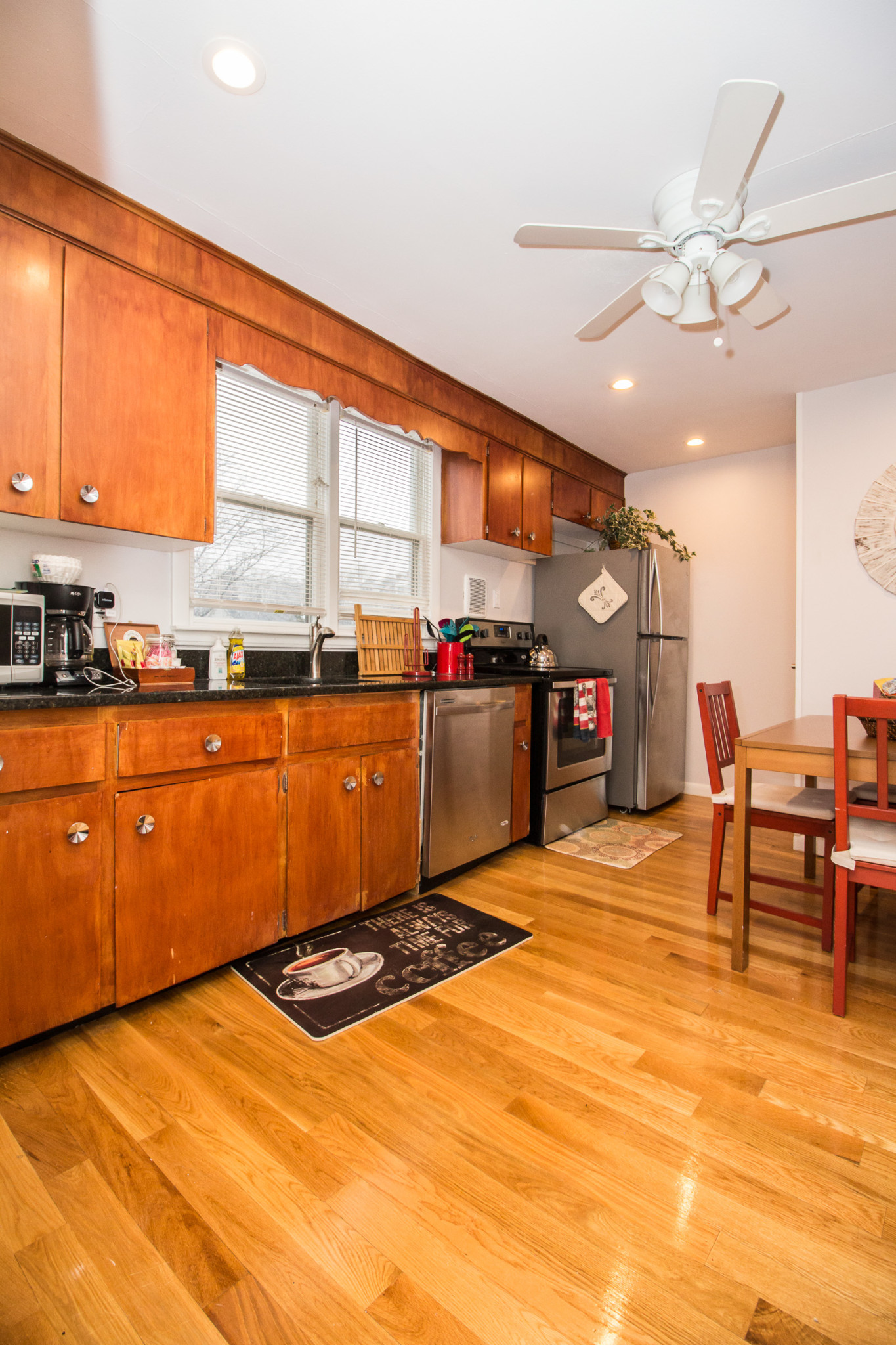 2 bed, 1 bath apartment for rent at 14 White Pl Unit 2, Brookline Hills — photo 4 of 6