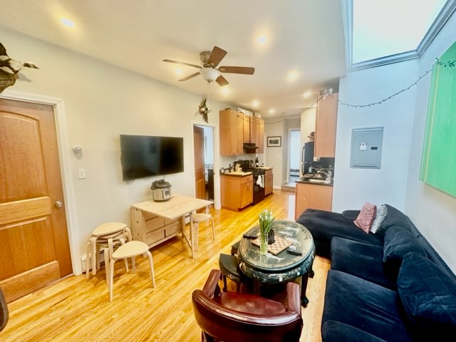 4 bed, 2 bath apartment for rent at 28 Fleet Unit 32F, North End — photo 3 of 21