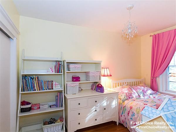 3 bed, 1 bath apartment for rent at 30 Summit Ave Unit 1, Coolidge Corner — photo 2 of 6