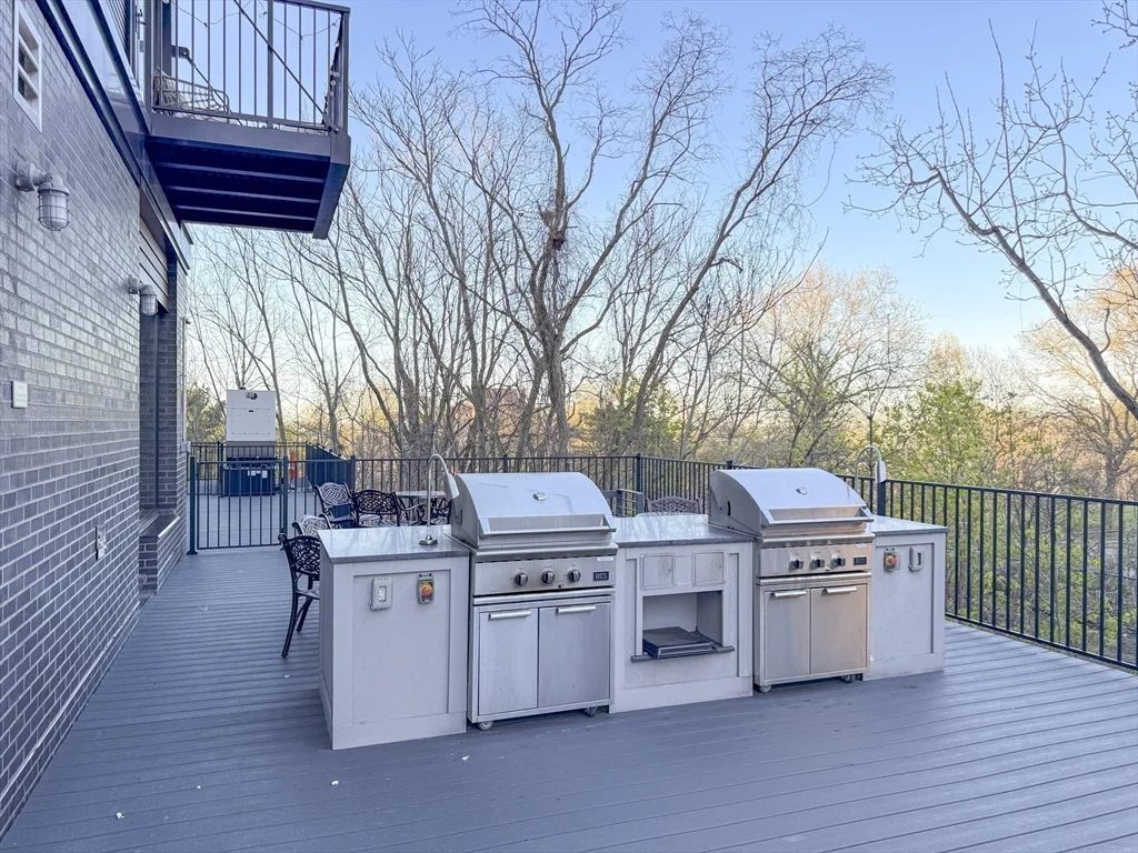1 Nevins Hill Way, Brighton