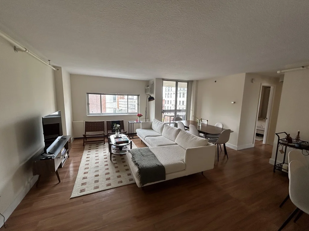 872 Massachusetts, Riverside