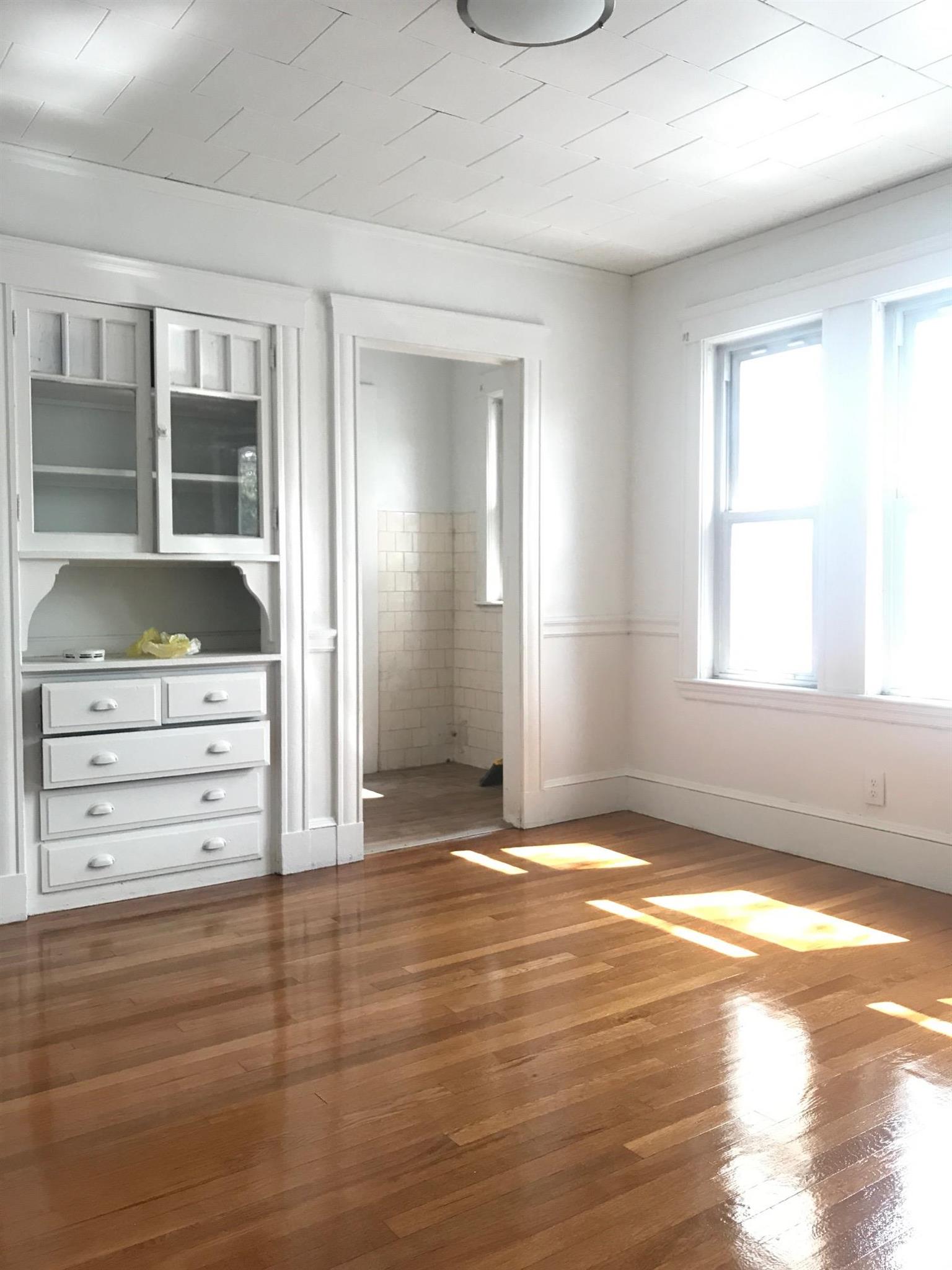 3 bed, 1 bath apartment for rent at 8 Endicott Ave Unit 8, Teele Square — photo 5 of 11