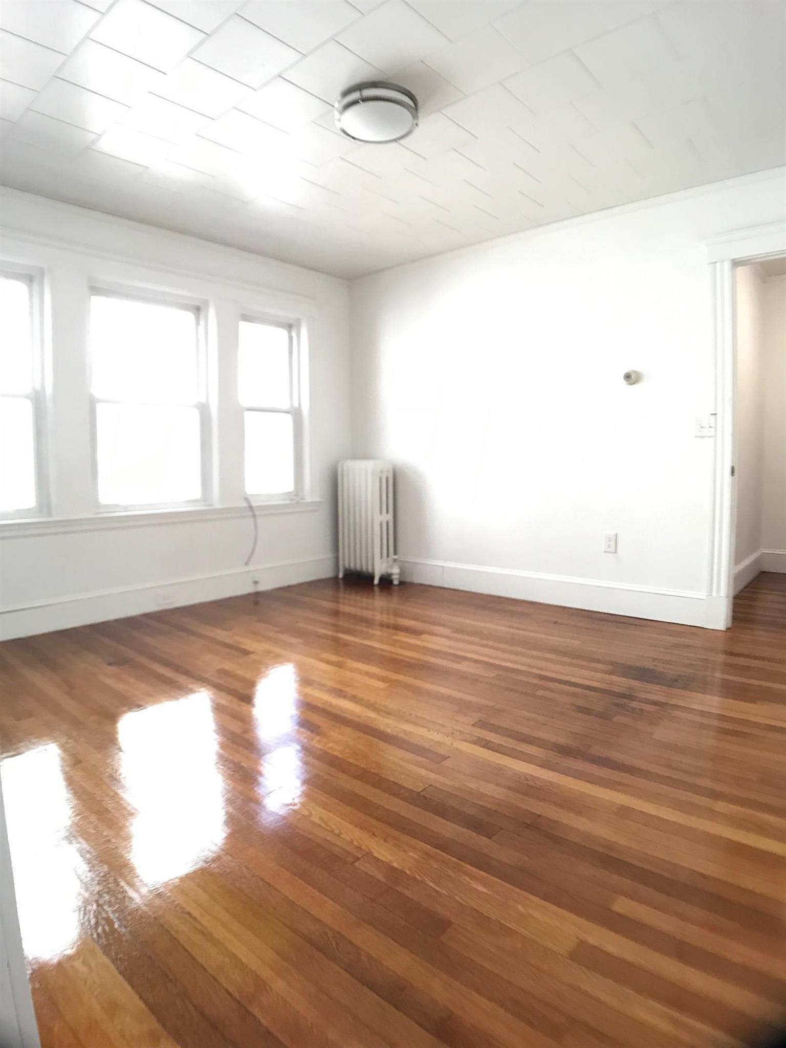 3 bed, 1 bath apartment for rent at 8 Endicott Ave Unit 8, Teele Square — photo 6 of 11