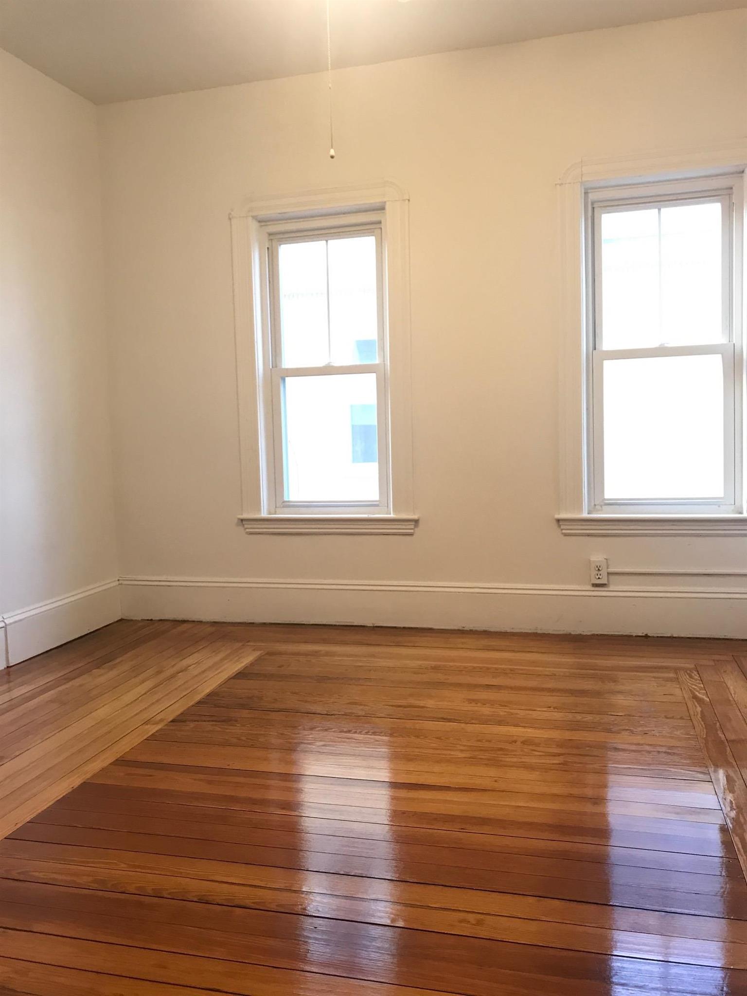 3 bed, 1 bath apartment for rent at 8 Endicott Ave Unit 8, Teele Square — photo 9 of 11