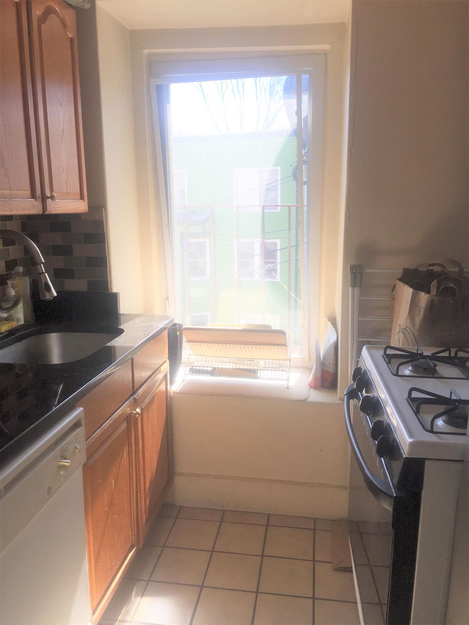Studio bed, 1 bath apartment for rent at 89 Hancock St Unit 6, Central Square — photo 3 of 7