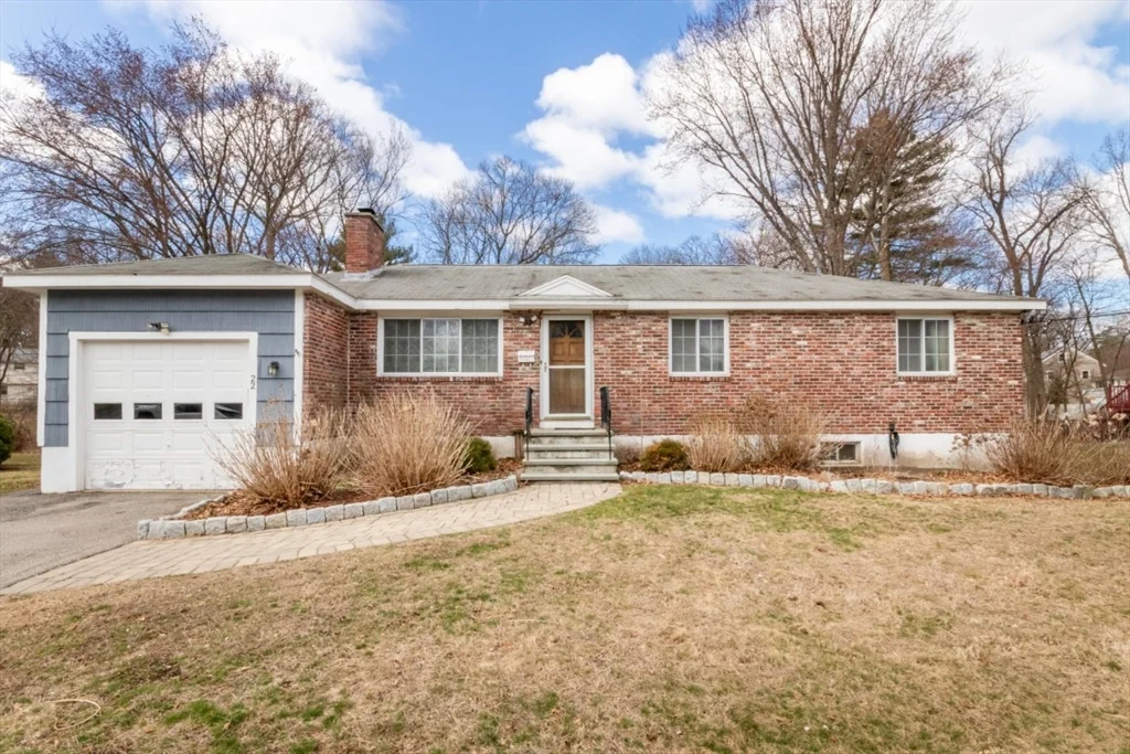 22 Livoli Rd, Framingham