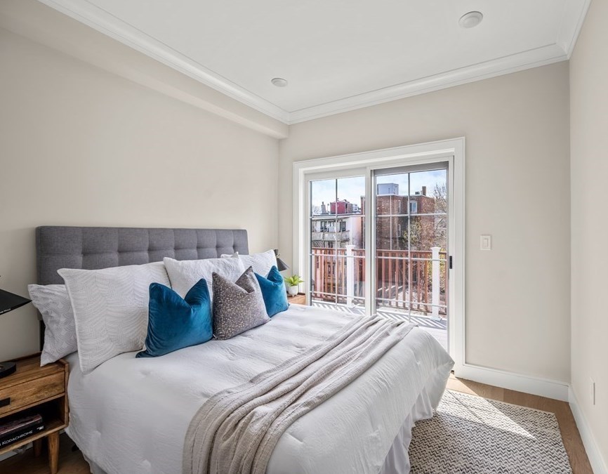 303 Maverick St, East Boston