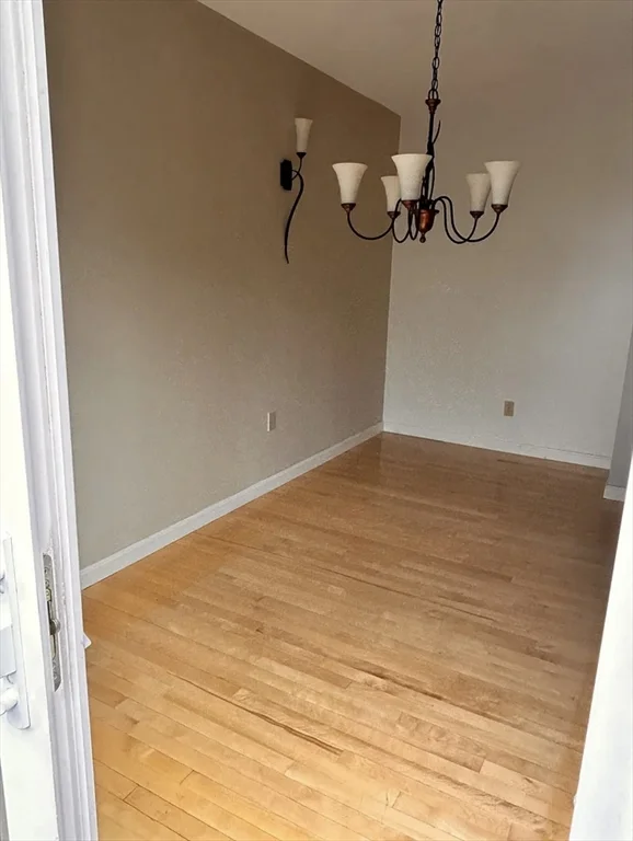 8 Gates Rd, Worcester