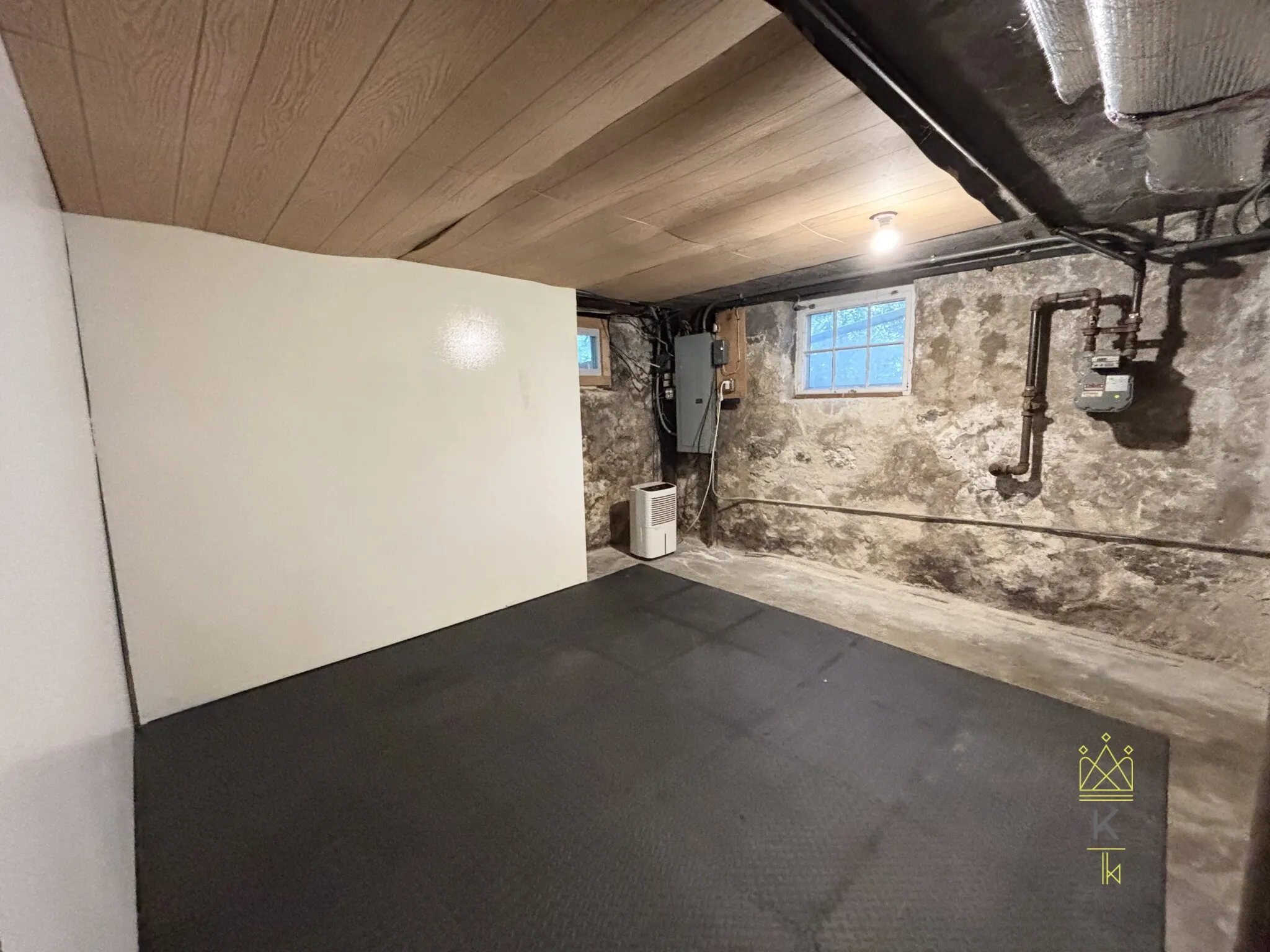 33 Clearwater Rd, Chestnut Hill