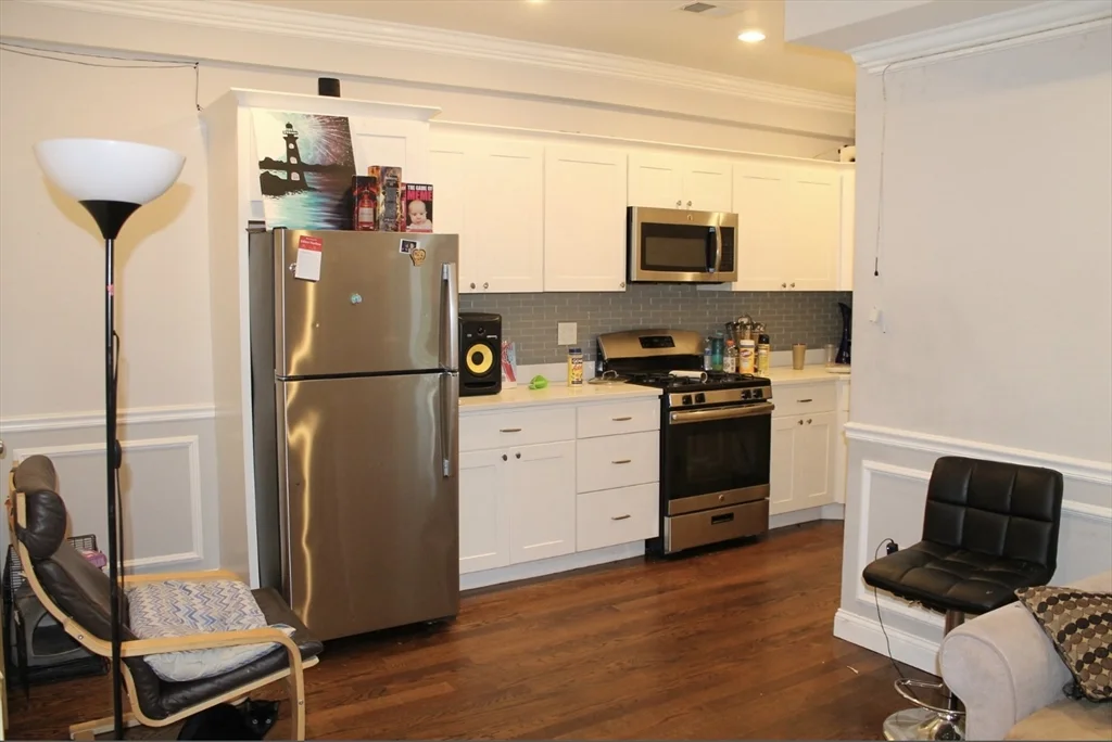 34 Circuit St, Roxbury