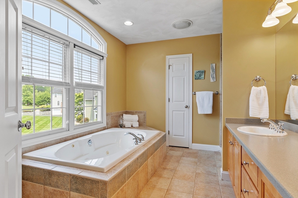 22 Periwinkle Way, North Andover