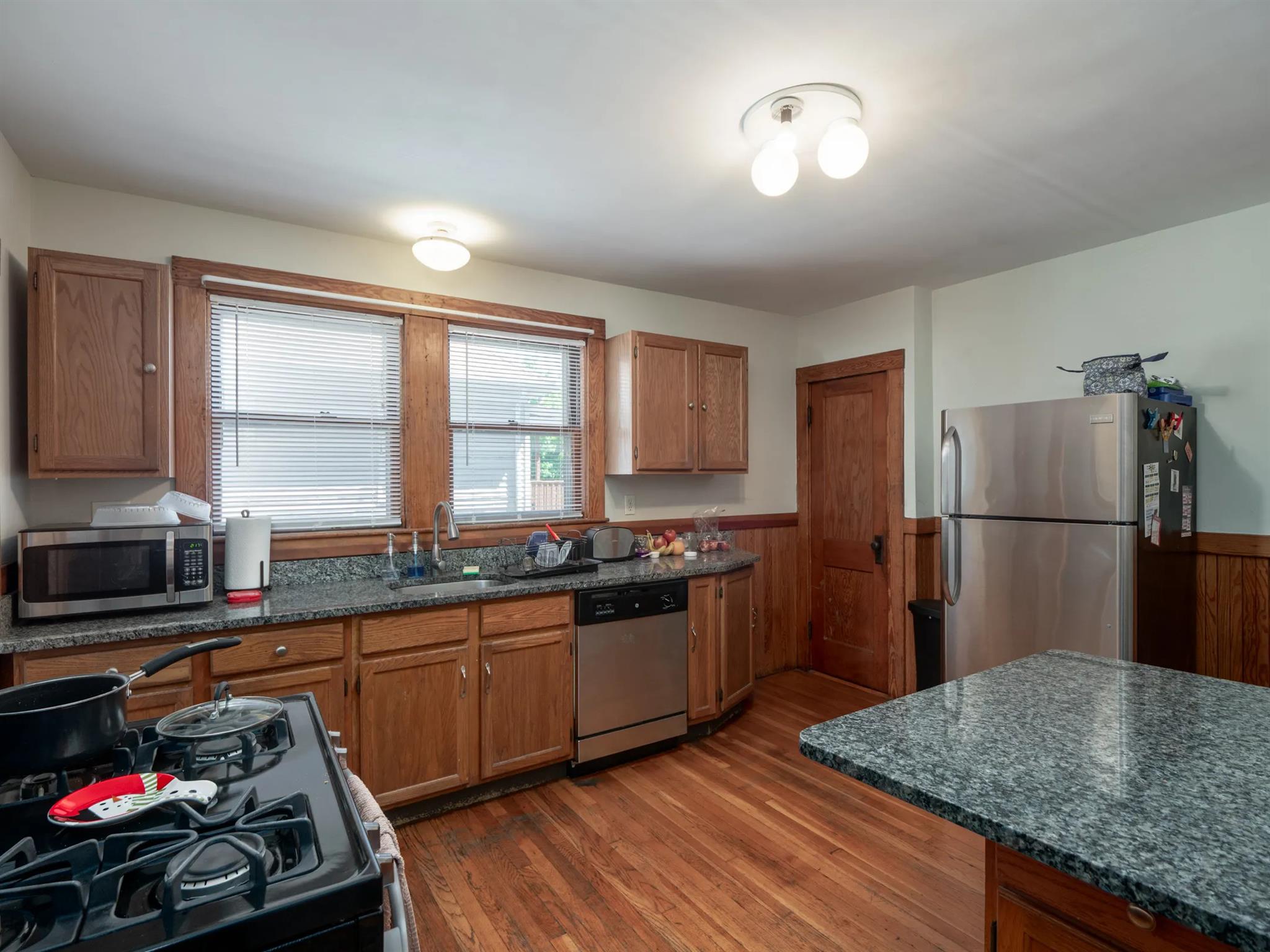 3 bed, 1 bath apartment for rent at 54 Upland Rd Unit 2A, Teele Square — photo 4 of 22