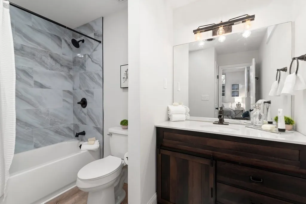 65 Glen Rd, Brookline Village