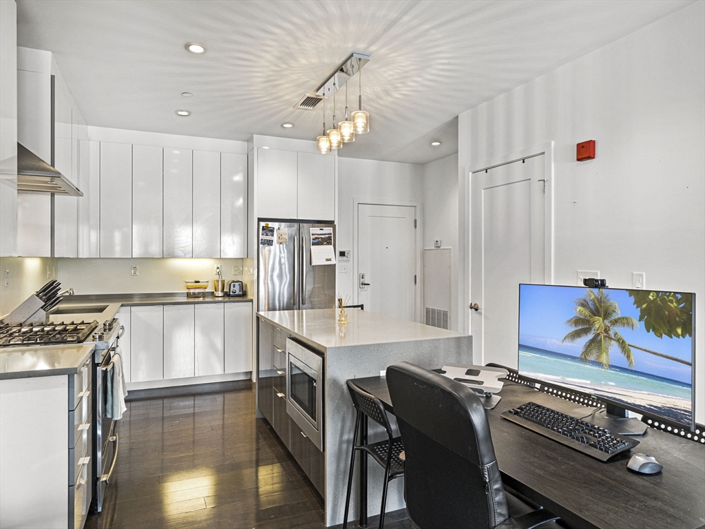 2 West 6th St, South Boston