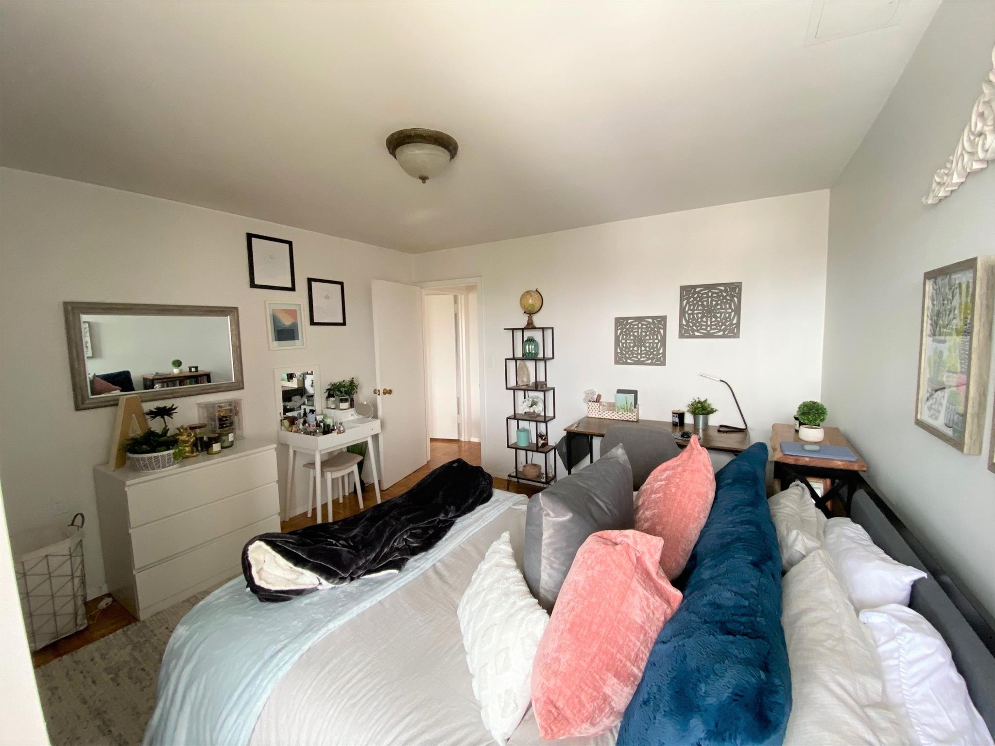 1105 Massachusetts Ave, Harvard Square