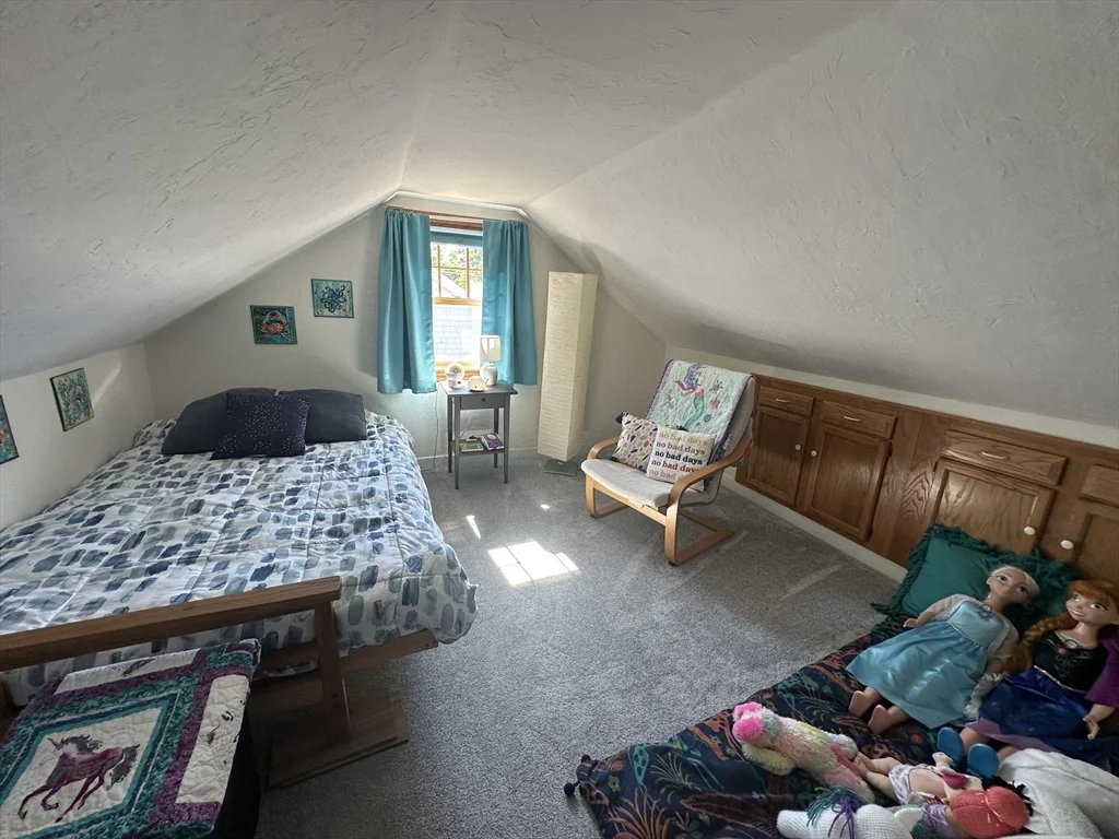 12 Pearl St, Mattapoisett