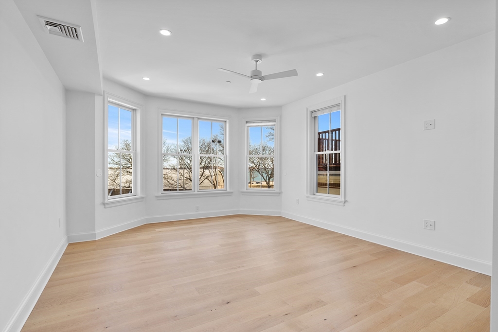 37 Farragut Rd, South Boston