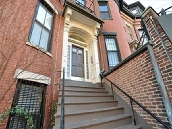 141 Arlington St, Back Bay