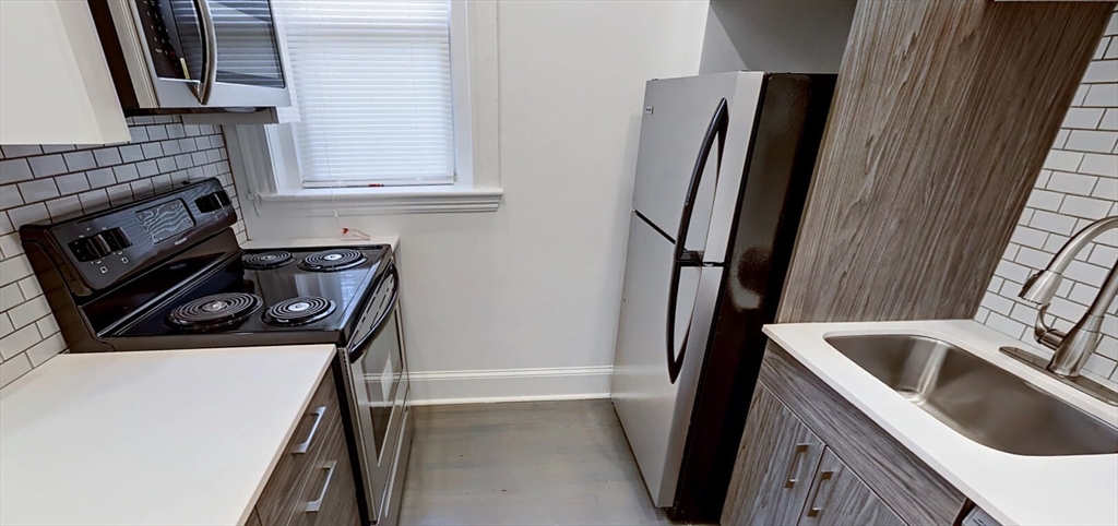 98 Queensberry St, Fenway