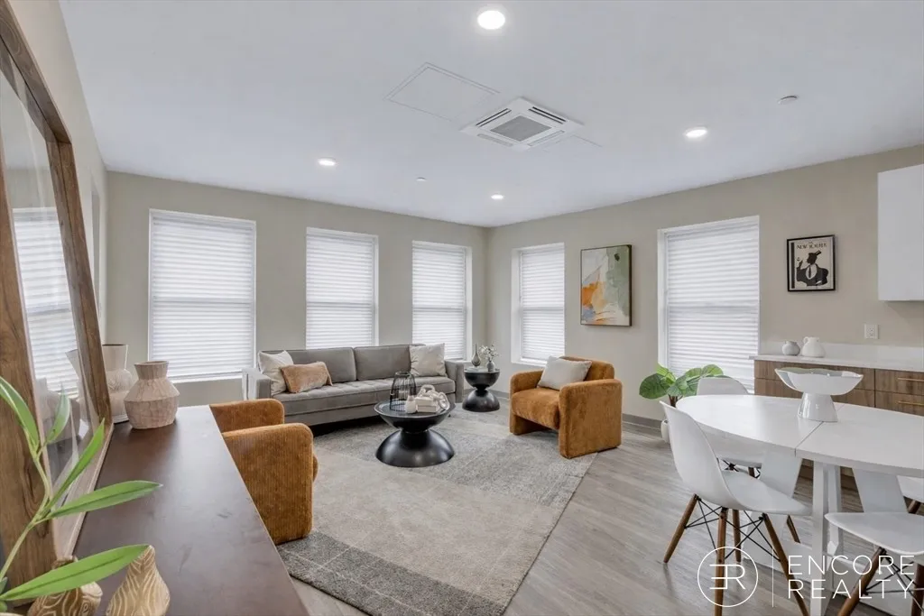 375 Cummins Highway, Roslindale