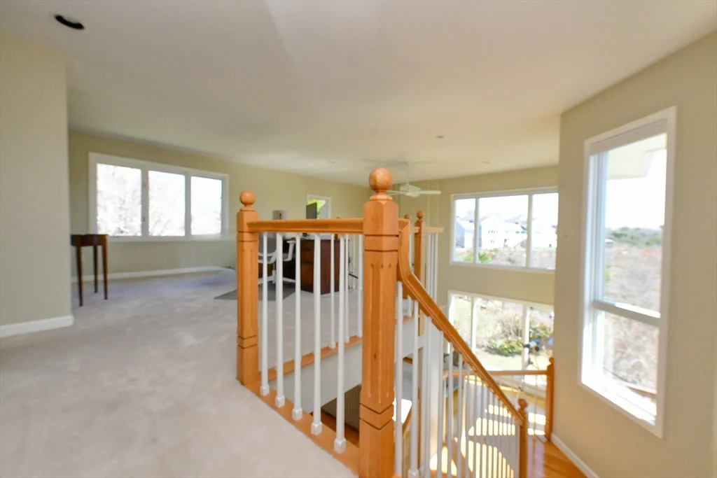 4 Bittersweet Ln, Buzzards Bay