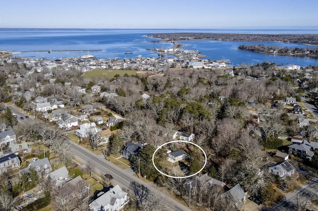 90A Edgartown Rd, Tisbury