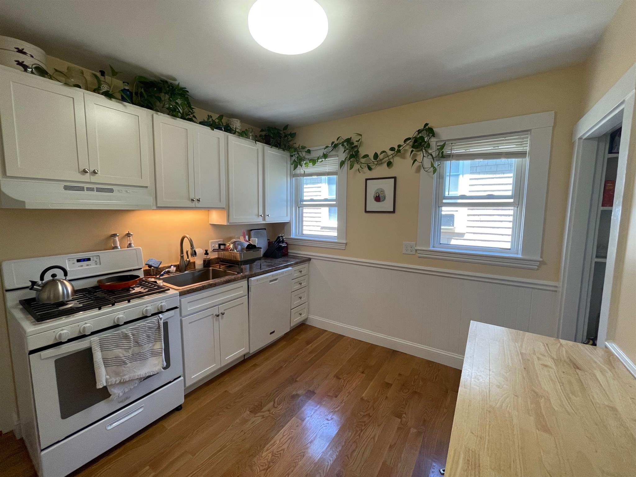 2 bed, 1 bath apartment for rent at 11 Belmont St Unit 3, Prospect Hill — photo 2 of 16