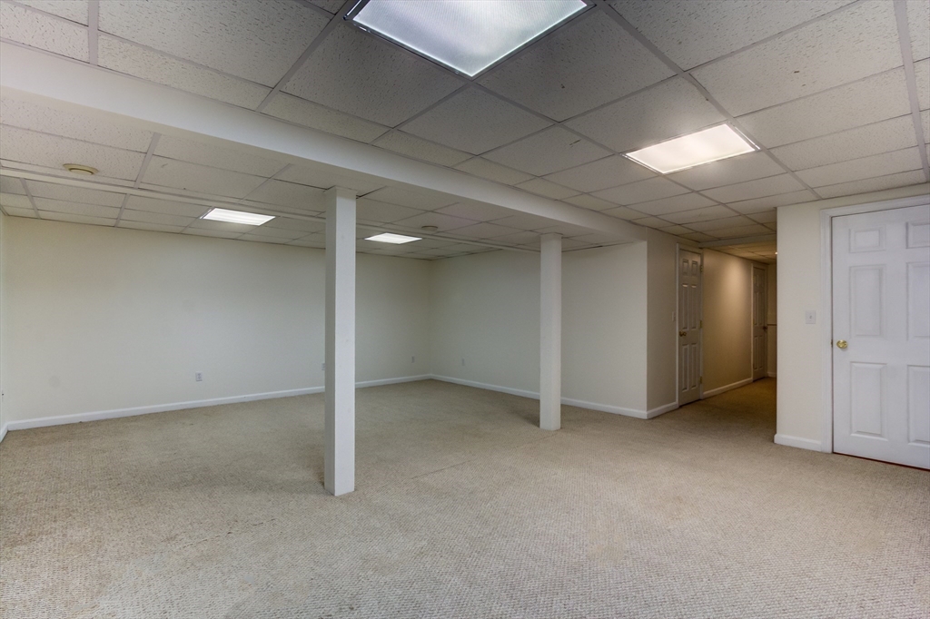 28 Ptarmigan Dr, Shrewsbury