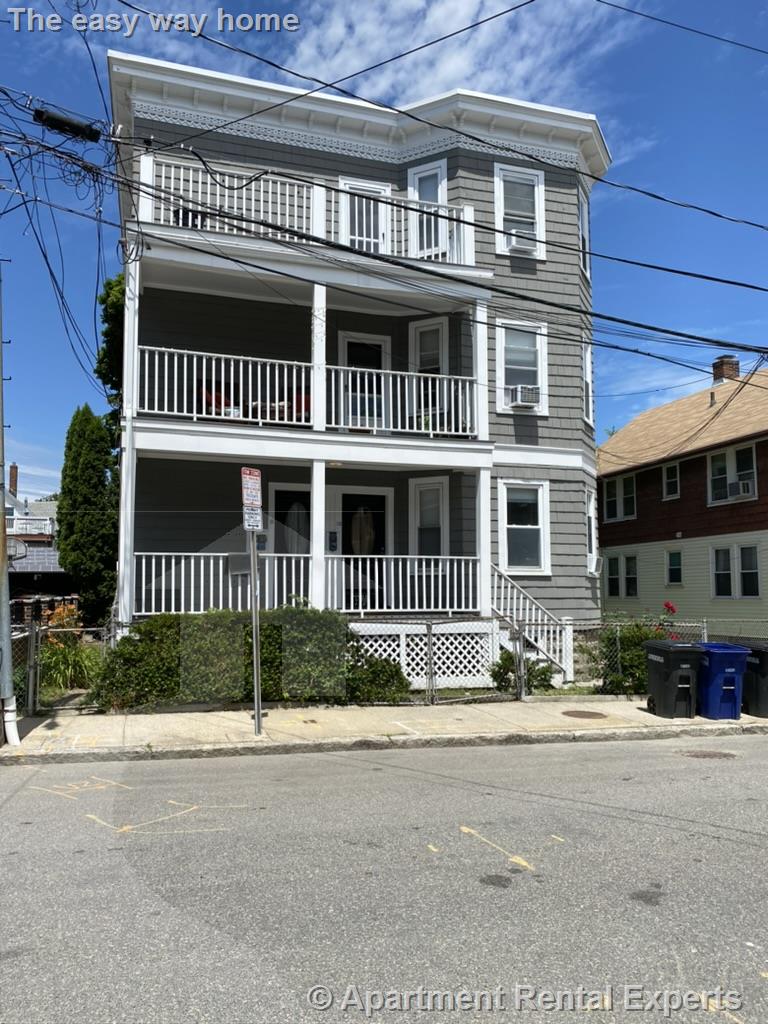 15 Farragut Ave, Teele Square