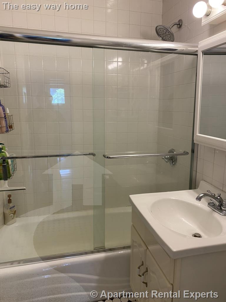 15 Farragut Ave, Teele Square