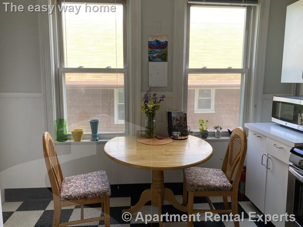 15 Farragut Ave, Teele Square