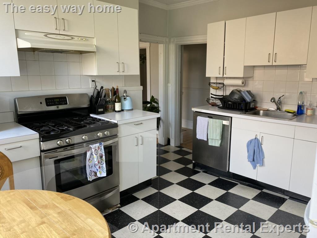 15 Farragut Ave, Teele Square