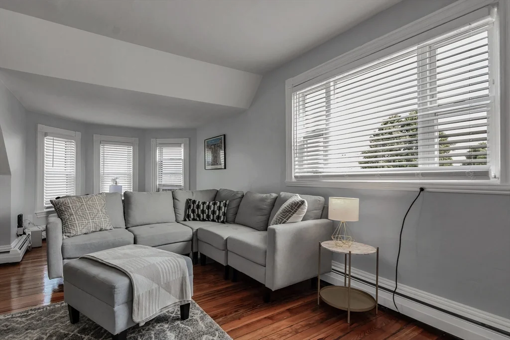 553 Main St, Medford