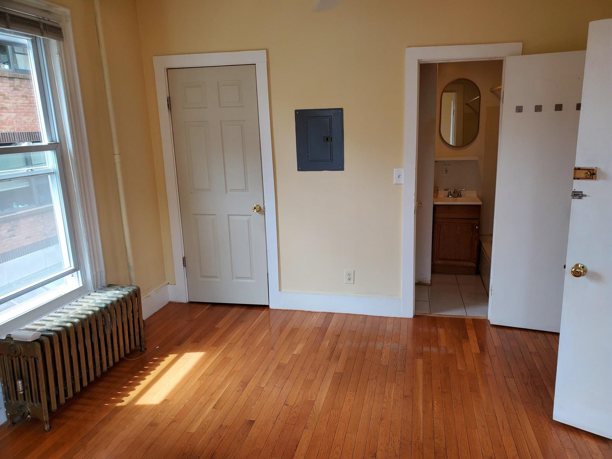Studio bed, 1 bath apartment for rent at 89 Hancock St Unit 4, Central Square — photo 3 of 8