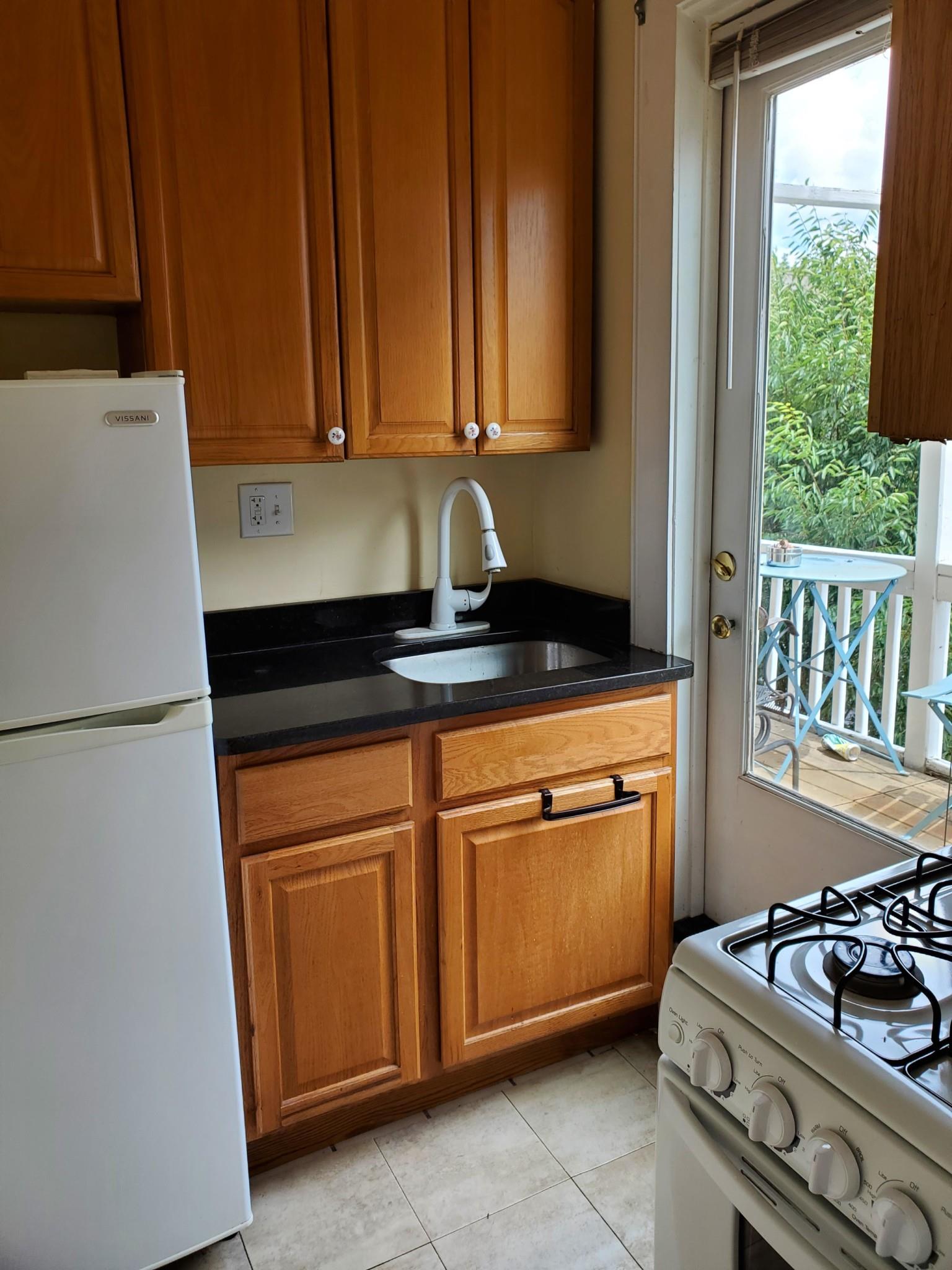 Studio bed, 1 bath apartment for rent at 89 Hancock St Unit 4, Central Square — photo 4 of 8