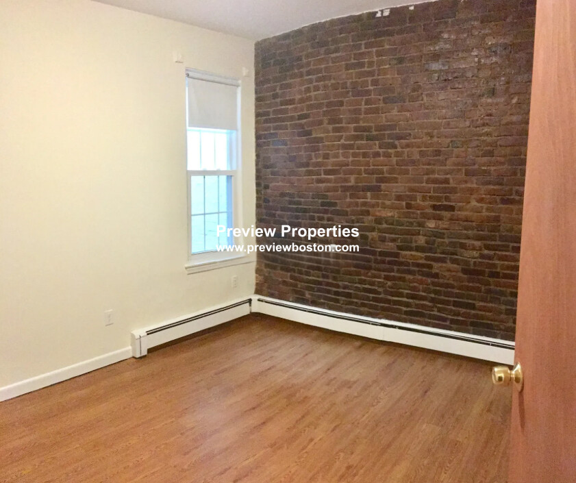 82 South Huntington Ave, Jamaica Plain