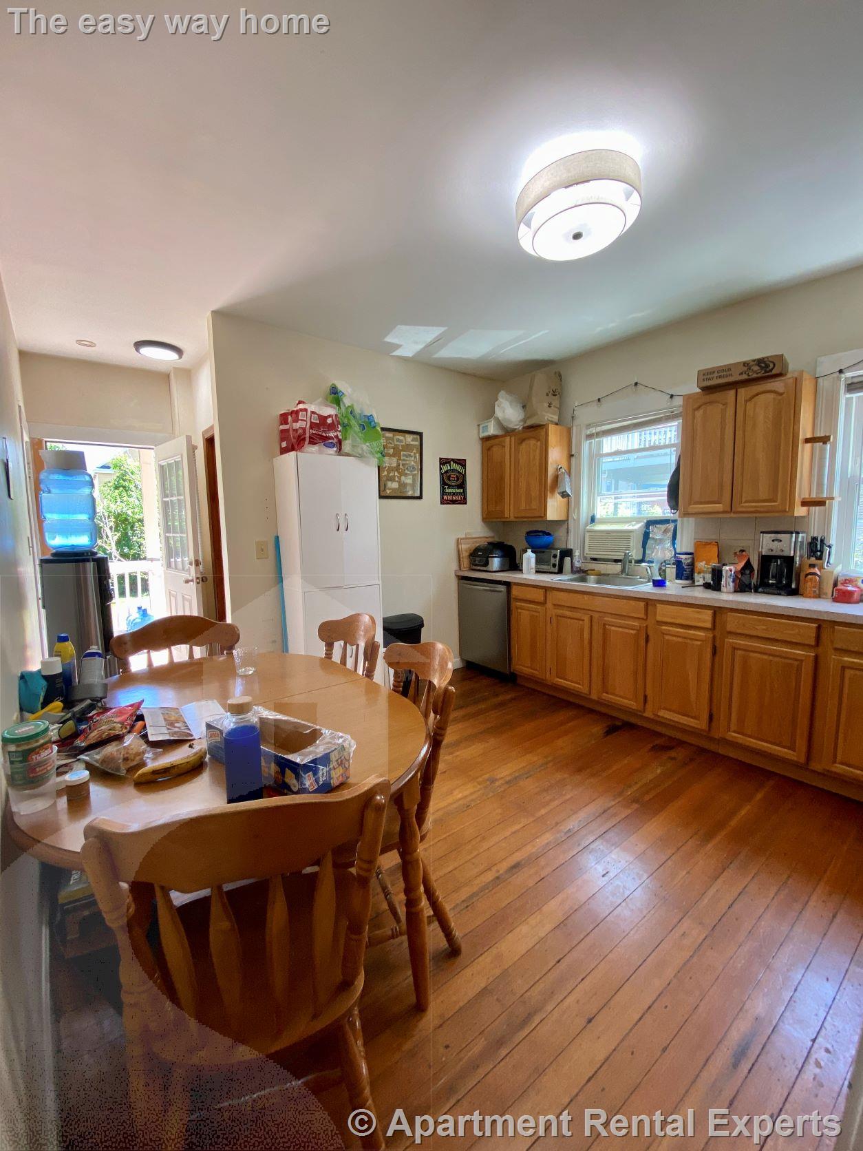 270 Harvard St, Tufts