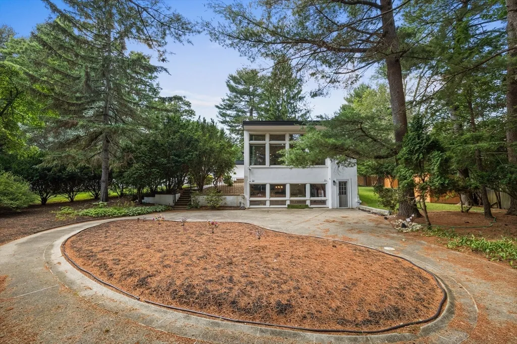 11 Patterson Rd, Lexington