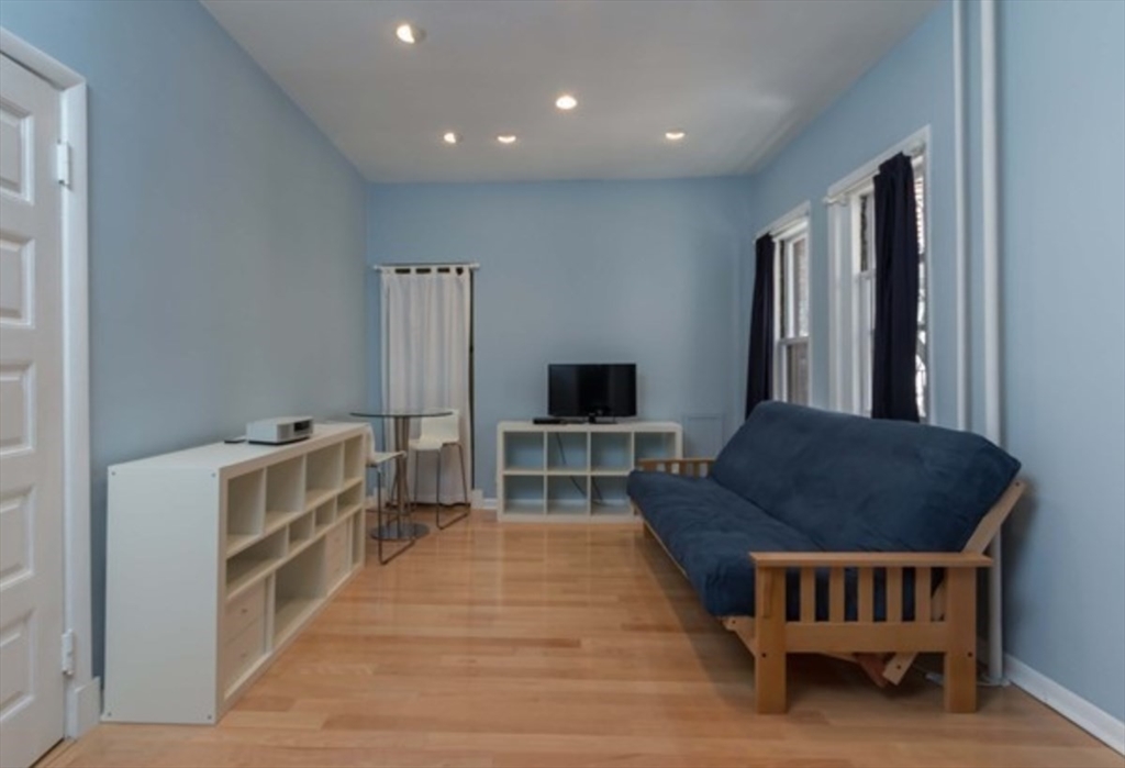 261 Beacon St, Back Bay