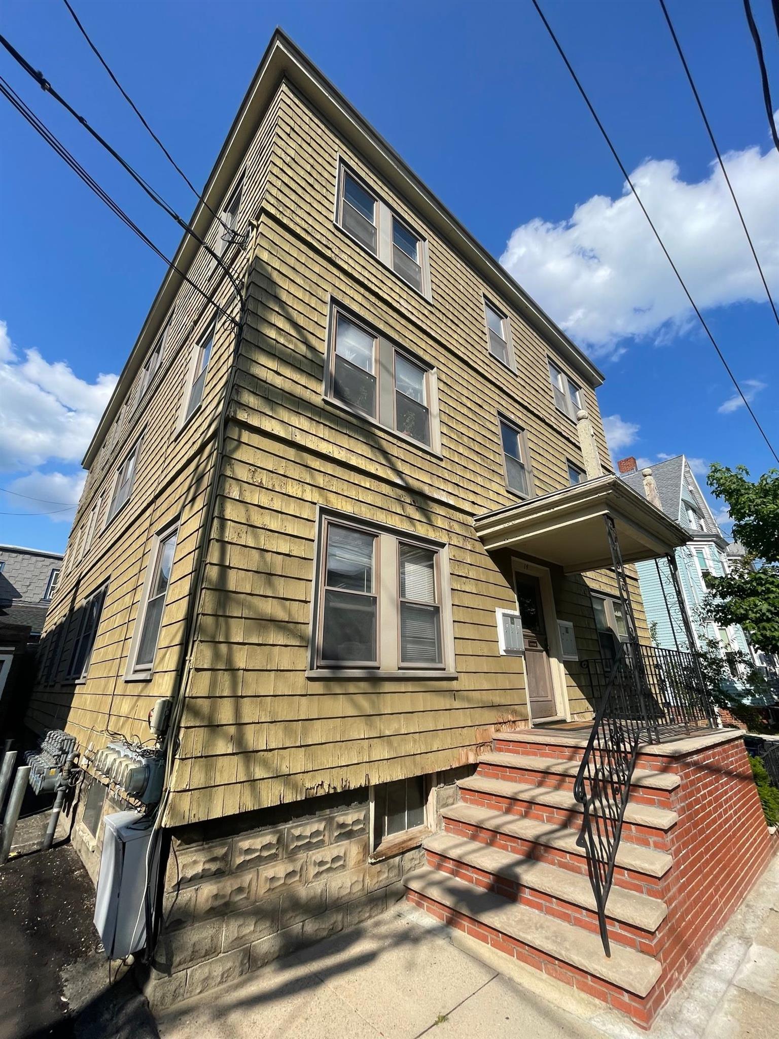 1.5 bed, 1 bath apartment for rent at 14 Winslow Ave Unit 2, Davis Square — photo 11 of 11