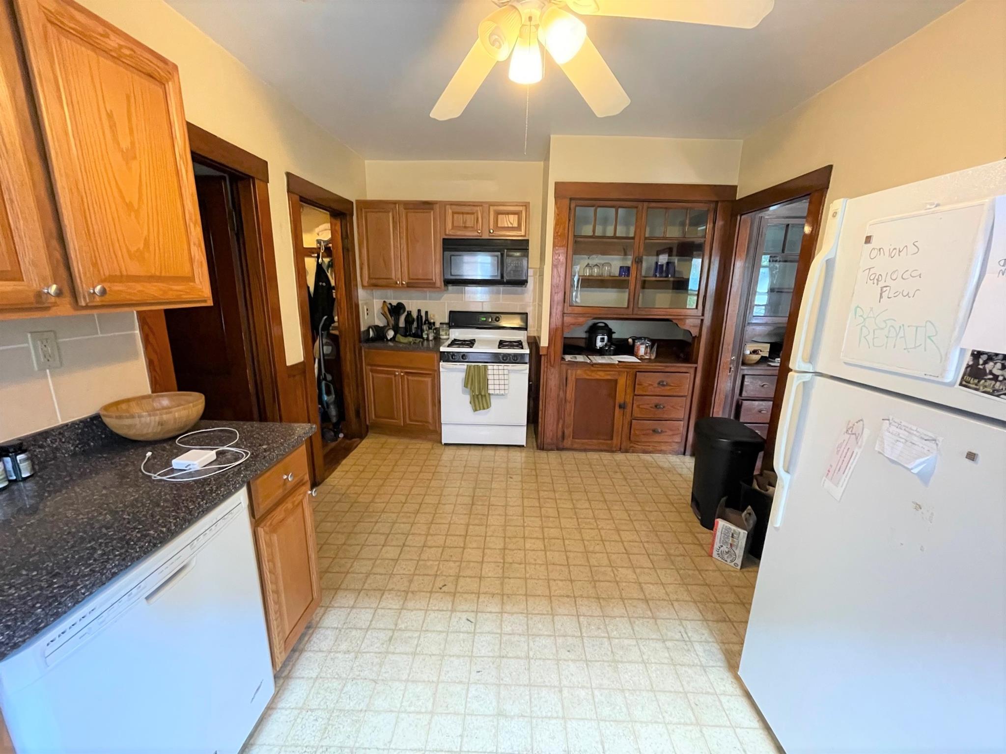 1.5 bed, 1 bath apartment for rent at 14 Winslow Ave Unit 2, Davis Square — photo 3 of 11
