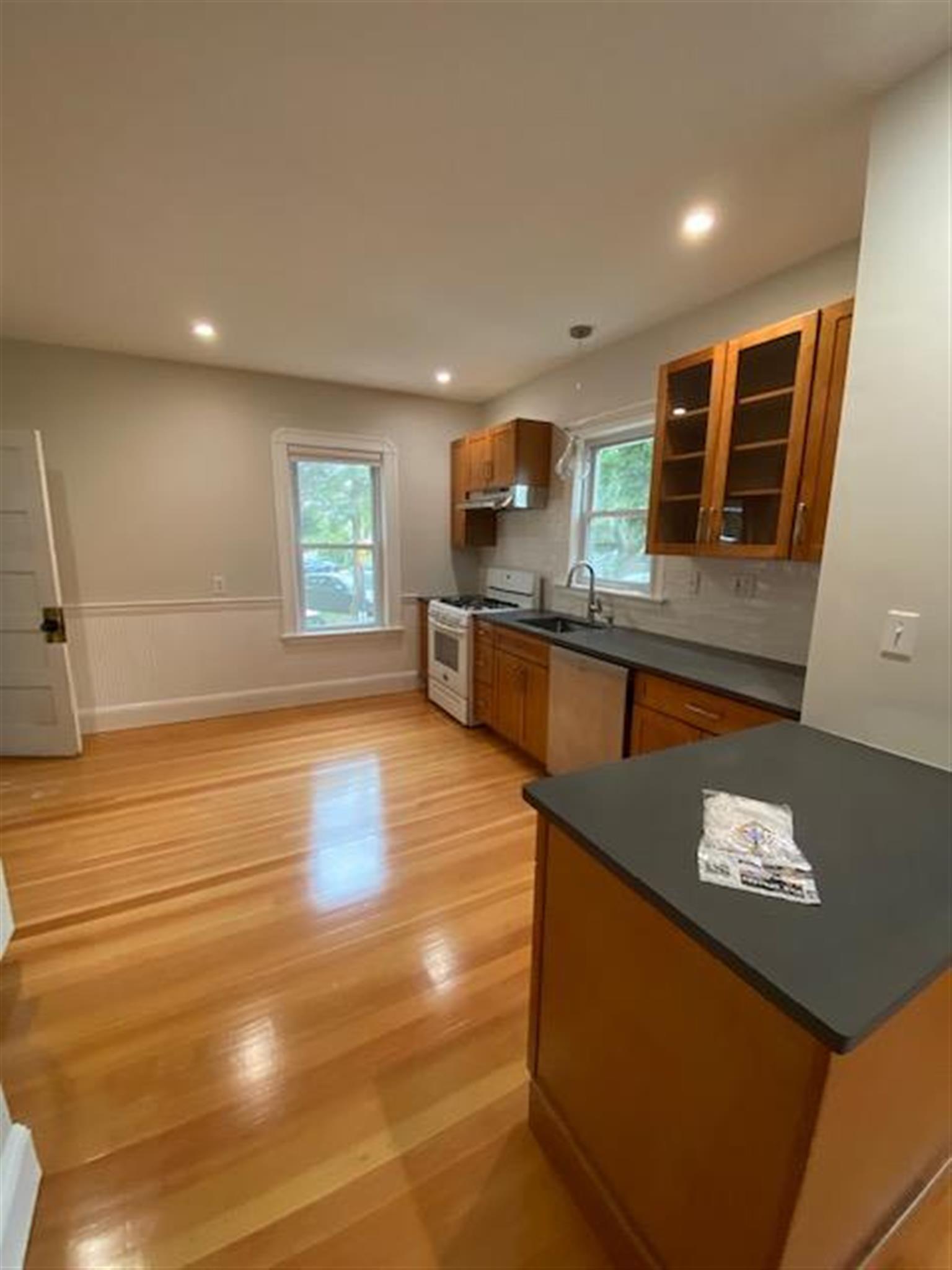 1.5 bed, 1 bath apartment for rent at 132 Boston Ave Unit 1, Ball Square — photo 9 of 11