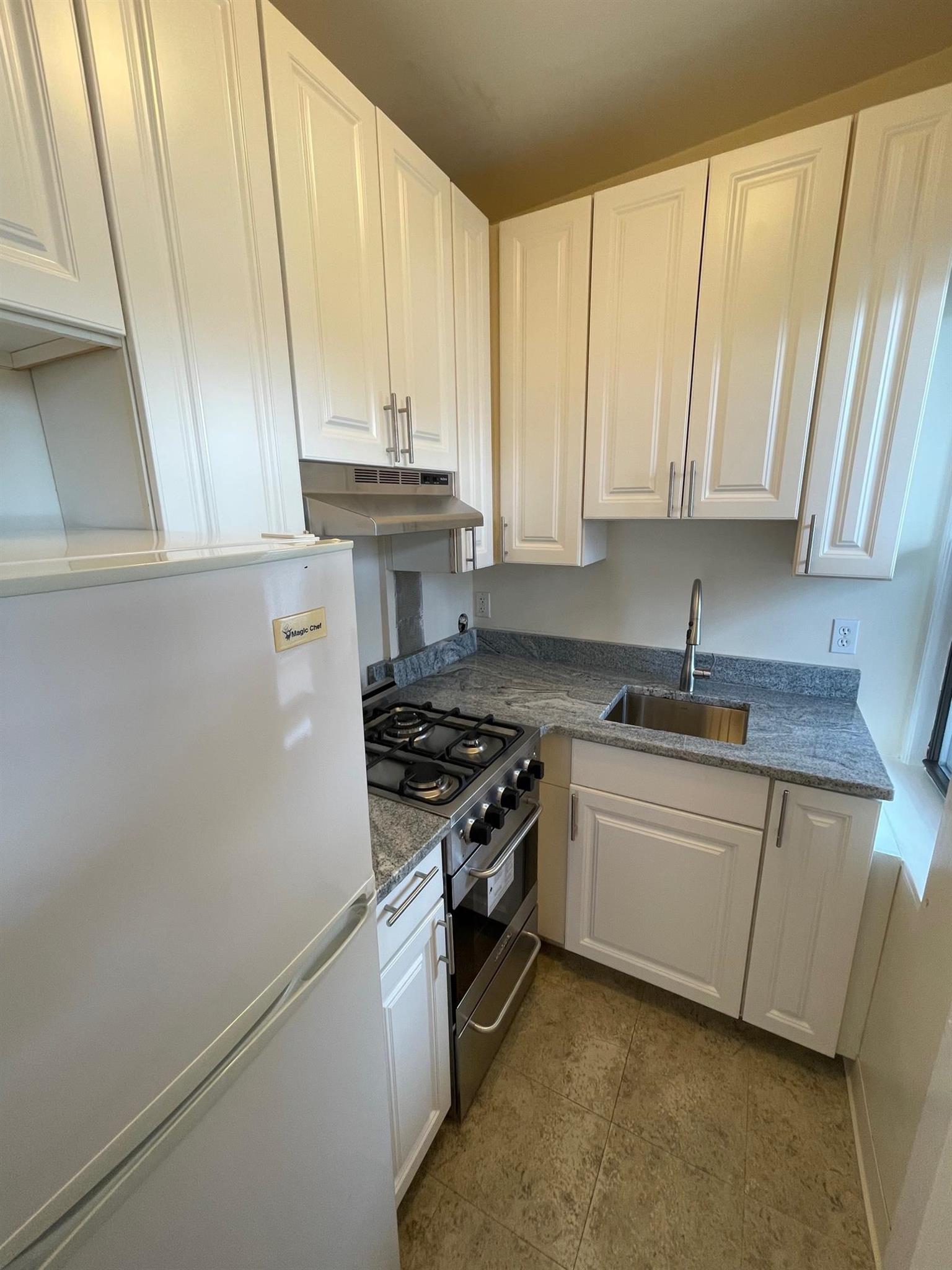 Studio bed, 1 bath apartment for rent at 41 Ivaloo St Unit 4, Union Square — photo 5 of 8