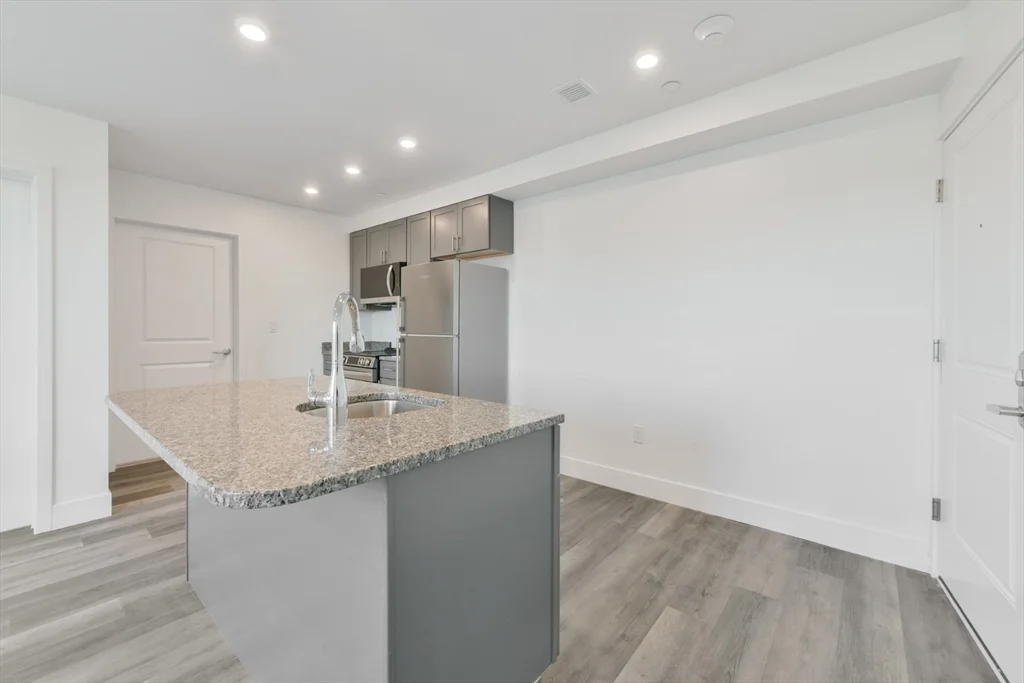 585 Essex St, Lynn