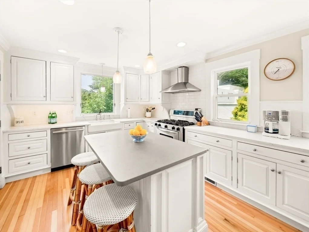 548 Elm St, Dartmouth