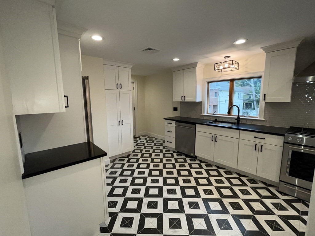 8 Lyman Ave, Medford