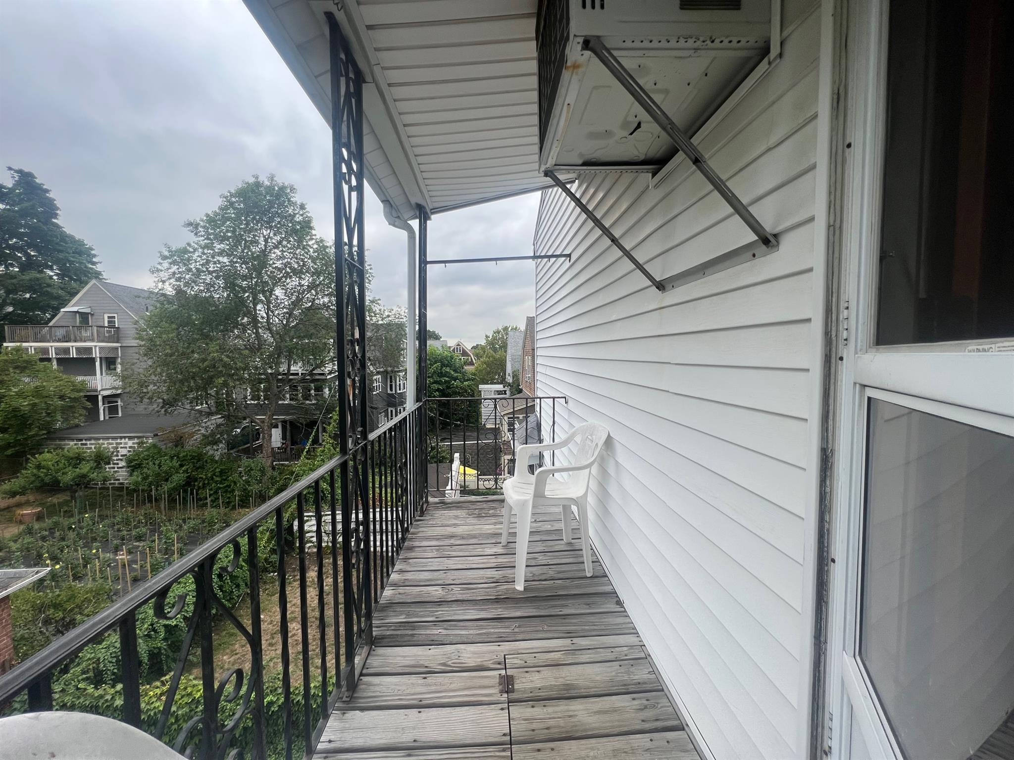 2.5 bed, 1 bath apartment for rent at 186 Powder House Blvd, Teele Square — photo 5 of 17